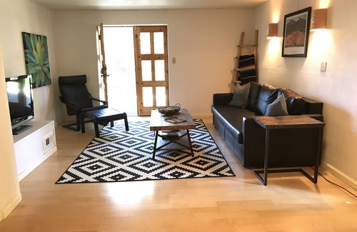 Albuquerque House | Relaxing Oasis in the City with Pool & Breakfast