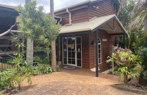 Ulladulla Hotel | Relax at Oasis Inn Ulladulla with Oceanfront Views