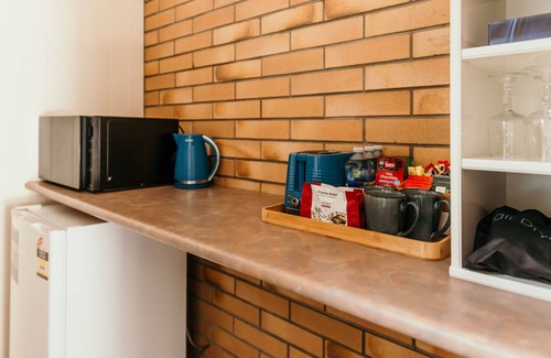 Blackall Hotel | Top-Rated Oasis Motor Inn Blackall with Hot Tub & Dining