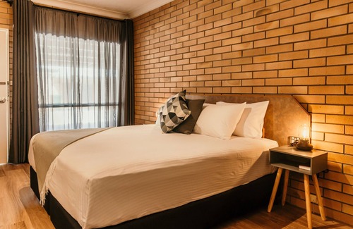 Blackall Hotel | Top-Rated Oasis Motor Inn Blackall with Hot Tub & Dining