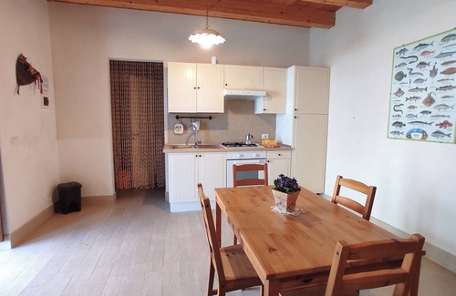 Arenella House | Tranquil Retreat Minutes from the Beach - Guest Rated 9.8