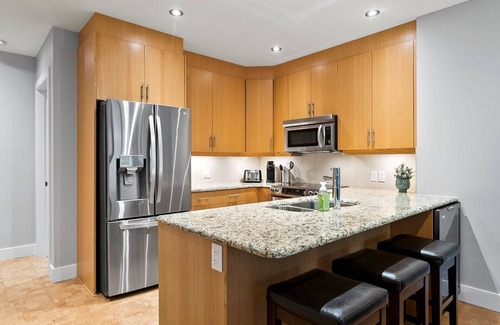 Sicamous Condo | Relaxing Retreat at Mara Lake: 2-Bedroom Condo with Pool