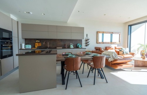 Swieqi Apartment | Oasis on the 27th, Mercury Tower
