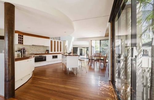 Vincentia House | Beachfront Oasis: Breathtaking Views of Jervis Bay