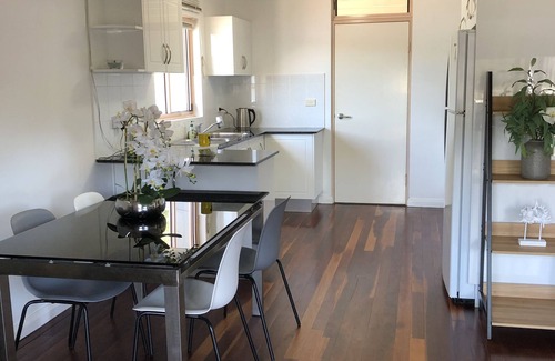 Brooklyn Apartment | Serene Oasis on the Hawkesbury with Scenic Water Views