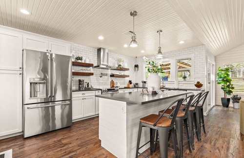 West Oak Hill House | Relaxing Oasis with Pool, Spa & Outdoor Movie Experience