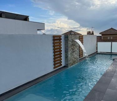 Huetor Vega Villa | Relaxing Oasis Prestigio: 4-Star Oceanfront Retreat