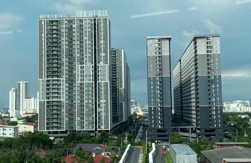 Bang Sue Apartment | Relax at Oasis Regent with Inviting Pool Amenities