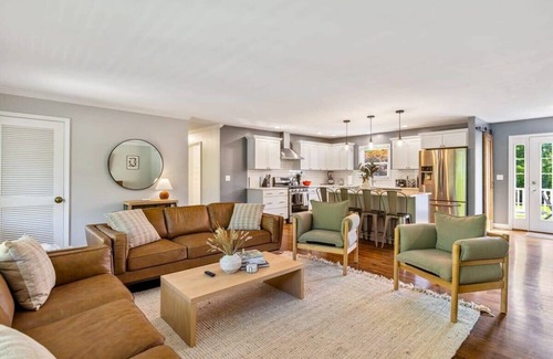 Adrian House | Relax at the Outdoor Oasis & Gorgeous Adrian Retreat