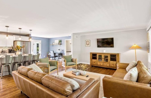 Adrian House | Relax at the Outdoor Oasis & Gorgeous Adrian Retreat