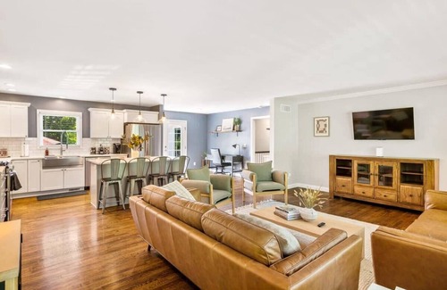 Adrian House | Relax at the Outdoor Oasis & Gorgeous Adrian Retreat