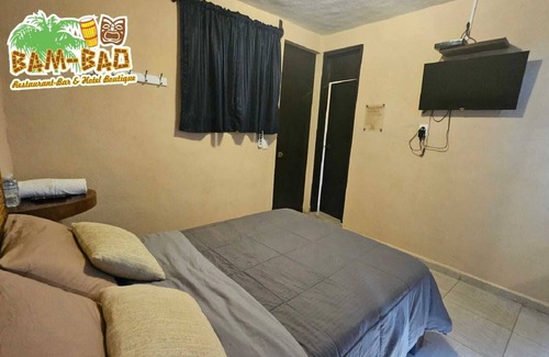 Boulevard Barra Vieja Hotel | Oasis room, double bed, access to Acapulco Diamante beach, breakfast included.