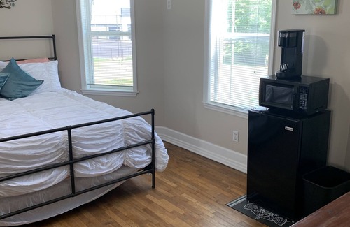 Cullman House | Guest Rated Oasis Room @ York Place with Spa & Kitchen