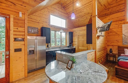 Cleveland Cabin | Oasis Cabin: Best Spa Retreat with Hot Tub & Rain Shower