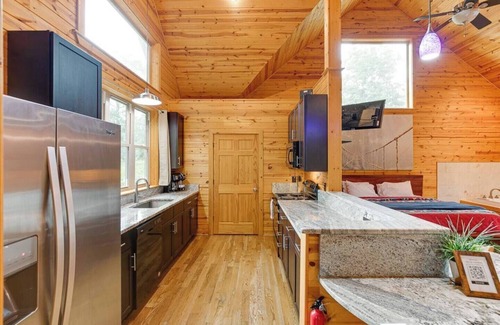 Cleveland Cabin | Oasis Cabin: Best Spa Retreat with Hot Tub & Rain Shower
