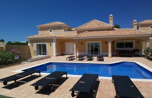Sesmarias Villa | Coastal Escape: Modern Beach Villa with Oceanfront Views