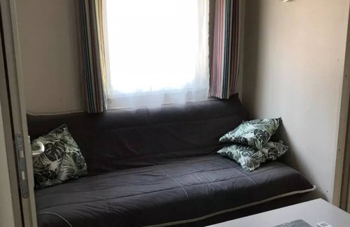 Puget-sur-Argens House | Relax at Oasis Village: Pet-Friendly Mobile Home Retreat