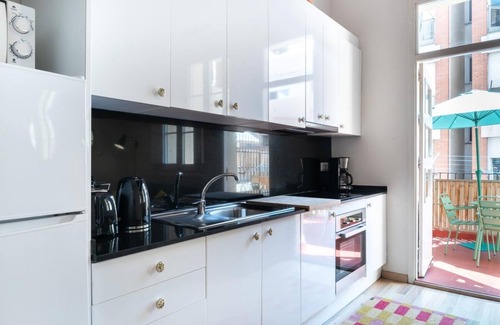 la Vila de Gracia Apartment | Idyllic Oasis with Sunny Terrace in Gracia - Guest Rated 9.8