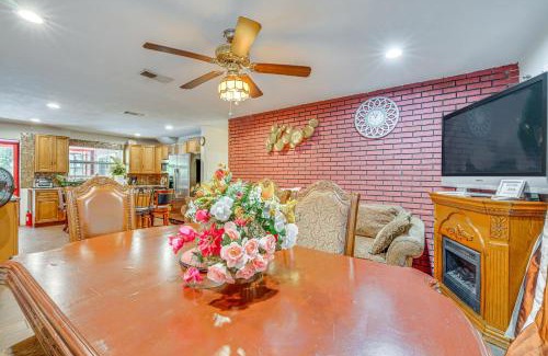 South Apopka House | Relaxing South Apopka Home with Pool Near Orlando Attractions