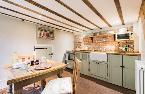 Faversham Cottage | Pet-Friendly Oast Barn Cottage - Ideal for 2 Guests