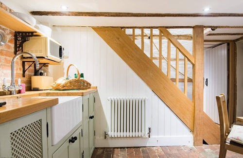 Faversham Cottage | Pet-Friendly Oast Barn Cottage - Ideal for 2 Guests