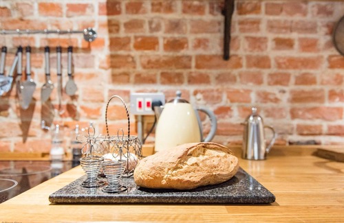 Faversham Cottage | Pet-Friendly Oast Barn Cottage - Ideal for 2 Guests