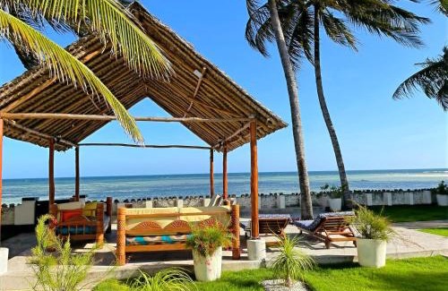 Msambweni House | Oasys House - Oceanfront Home with Pool & 9.8 Guest Rating
