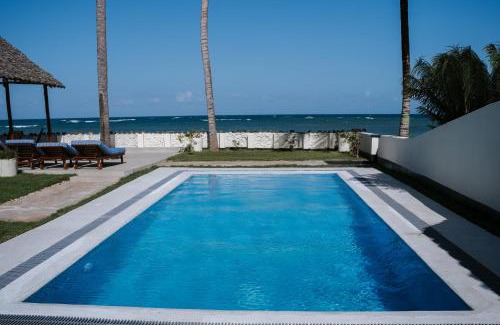 Msambweni House | Oasys House - Oceanfront Home with Pool & 9.8 Guest Rating