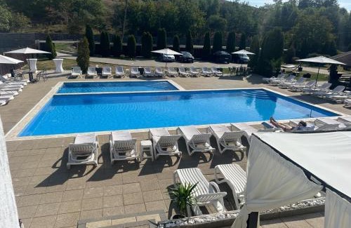 Calarasi House | Oaza Apusenilor: Pet-Friendly Retreat with Pool & Ocean Views