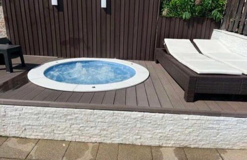 Calarasi House | Oaza Apusenilor: Pet-Friendly Retreat with Pool & Ocean Views