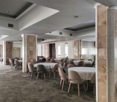 Stip Hotel | Discover Oaza Hotel: Family-Friendly with Pool & Dining