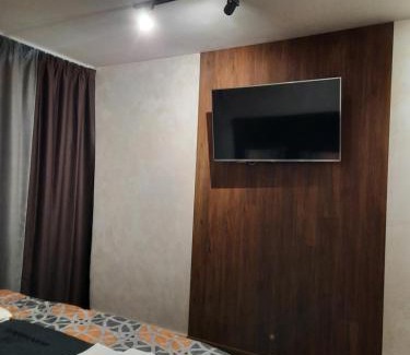 Holosiivskyj Apartment | Discover OazisKiev: Private Sauna & Hot Tub Retreat