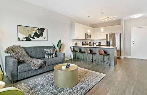 Forestview Apartment | OB7 Ideal 6BR Clustered Units in Oakbrook | Big Group
