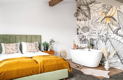 Nowy Targ House | Discover Oberża pod Różą: Family-Friendly with Dining