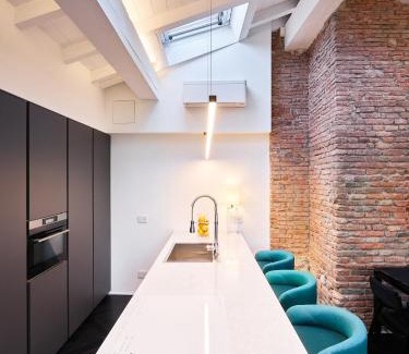 Historic Center Apartment | Discover OBERDAN SUITE: A Premier Stay in Bologna