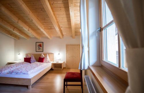 Valles Apartment | Pet-Friendly Apartments Obereggerhof with Breakfast Included