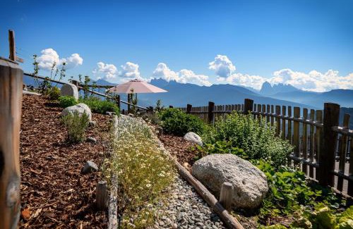 Chiusa Apartment | Obergruberhof: Oceanfront Bliss with Breakfast Included