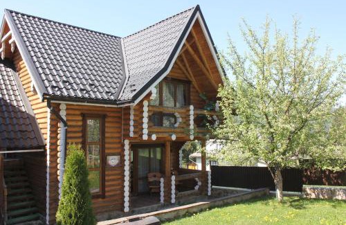 Vorokhta Cabin | Oberig Apartments: Family-Friendly Retreat with Hot Tub