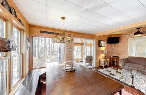 Lac du Flambeau House | Ideal Family Getaway at Oberland Retreat Hotel