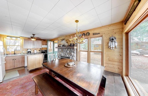 Lac du Flambeau House | Ideal Family Getaway at Oberland Retreat Hotel