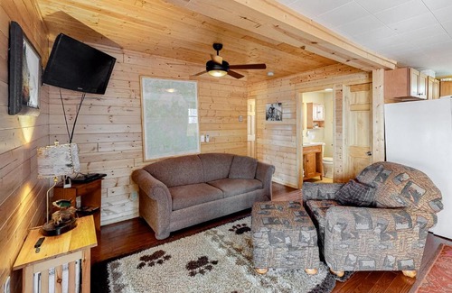 Lac du Flambeau House | Ideal Family Getaway at Oberland Retreat Hotel