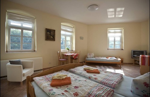 Goerlitz House | Discover Obermühle Görlitz: Family-Friendly with Dining Options