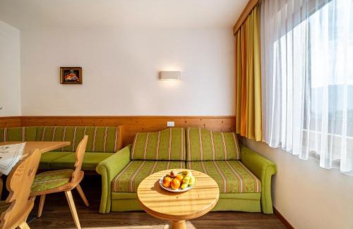 Lagundo Apartment | Obermoarhof Hönigspitze: Family-Friendly Retreat