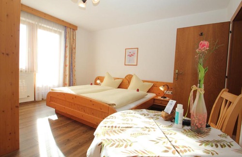 Fuegenberg House | Discover Obermooshof: Family-Friendly Retreat with Breakfast