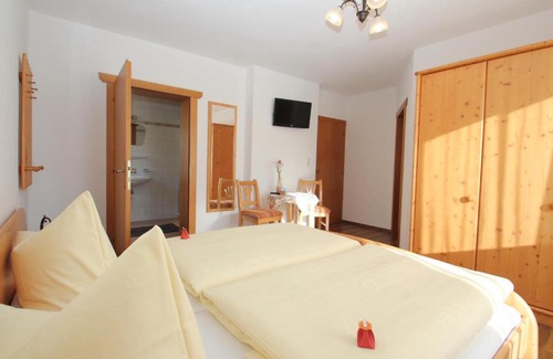 Fuegenberg House | Discover Obermooshof: Family-Friendly Retreat with Breakfast