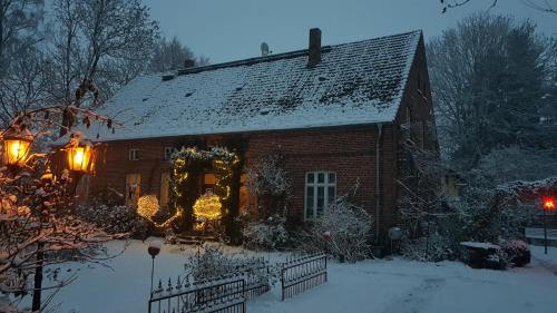 Behren-Luebchin Apartment | Family-Friendly Retreat at Oberstübchen im Alten Pfarrhof