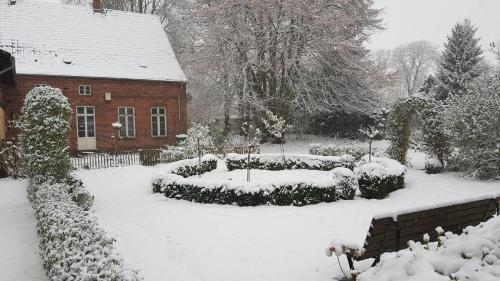 Behren-Luebchin Apartment | Family-Friendly Retreat at Oberstübchen im Alten Pfarrhof