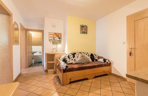 San Lorenzo di Sebato Apartment | Pet-Friendly Oberwieserhof App 3 with Pool & Kids' Fun
