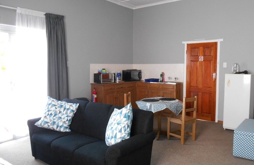 Graaff-Reinet Bed & Breakfast | Top-Rated Obesa Lodge with Pool and Family-Friendly Amenities
