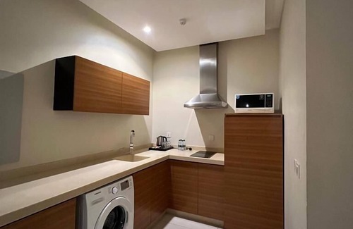 King Abdul Aziz Road Apartment | Convenient Obhur Home Suites with Breakfast & Family Amenities